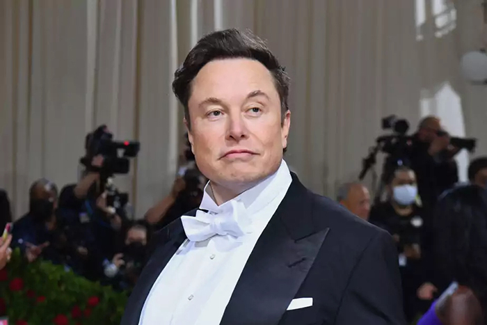 Photo d'Elon Musk en tenue de gala.