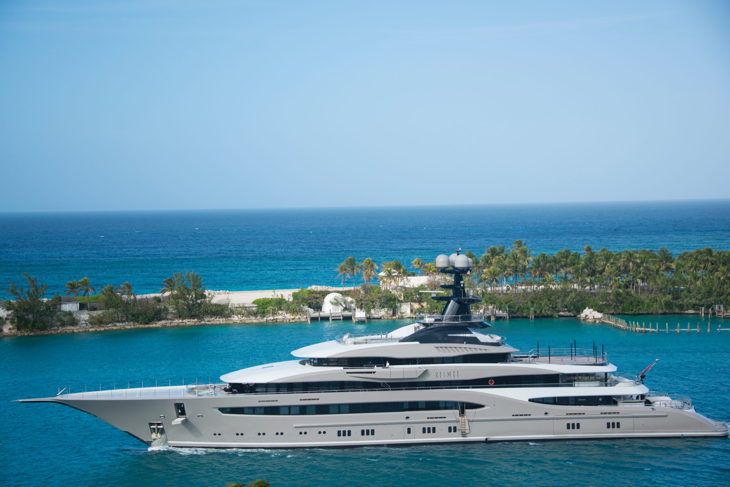 Photo d'un yacht de luxe.