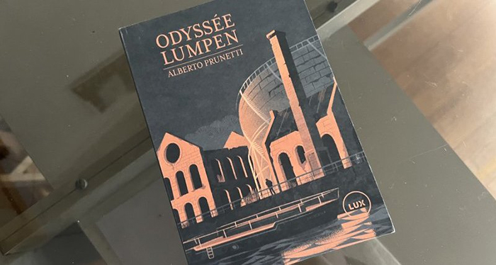 Photo d'un exemplaire du livre «Odyssée lumpen».
