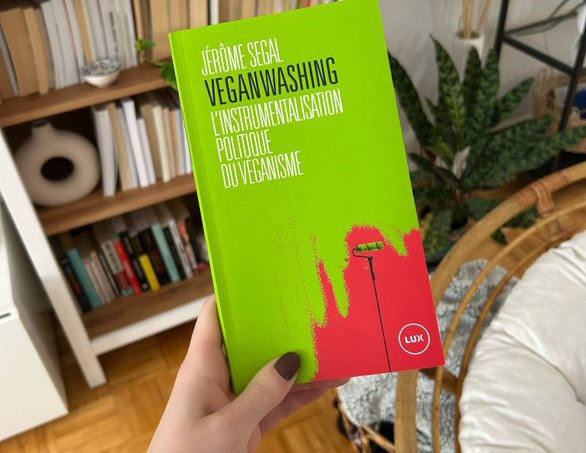 Photo d'un exemplaire du livre «Veganwashing».