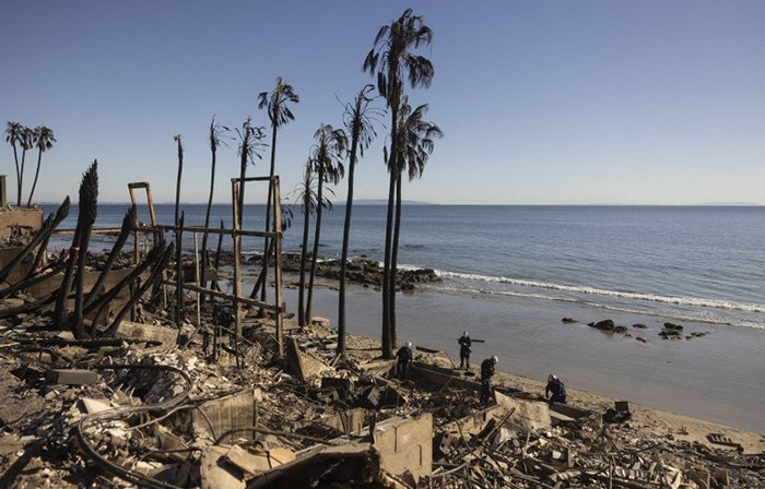 Photo de ruines après les incendies de forêts à Malibu.