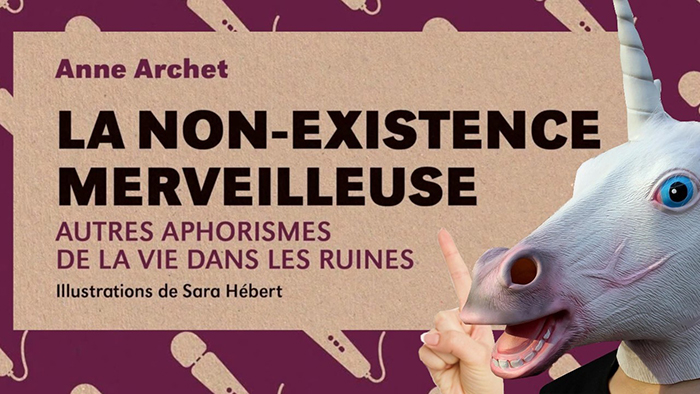 Détail de la couverture du livre «La non-existence merveilleuse» avec la tête d'une personne couverte par un masque représentant une licorne.