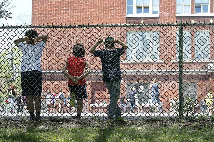 Photo d'une cour d'école.